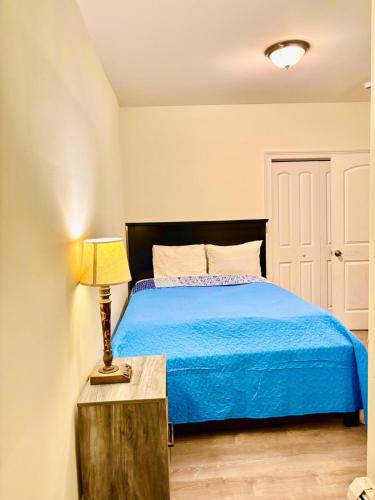 a bedroom with a bed and a lamp on a table at Penn Station Room Motel Casa in Newark
