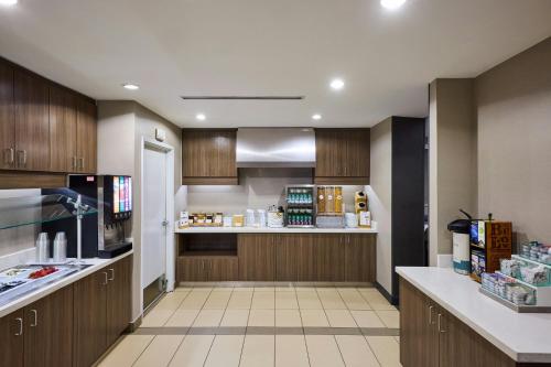Η κουζίνα ή μικρή κουζίνα στο Residence Inn by Marriott Denver Southwest/Littleton