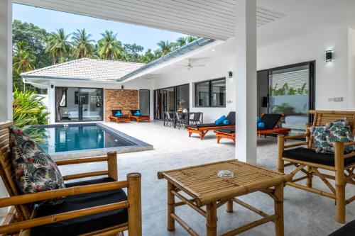 Swimmingpoolen hos eller tæt på Villa thai palm