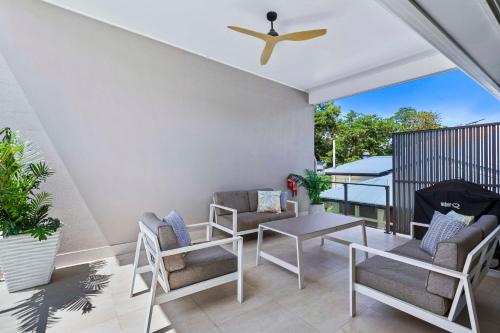 Balkón nebo terasa v ubytování Park Avenue Terrace House 3BR - Outdoor, BBQ
