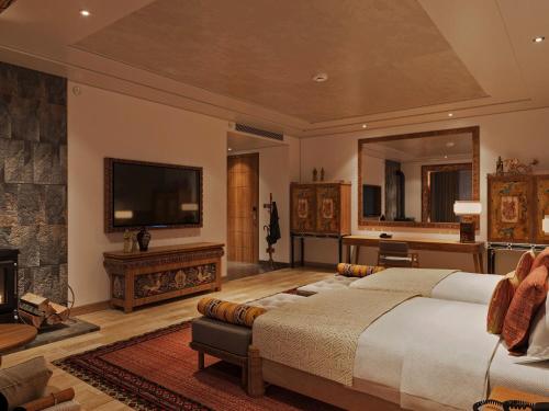 Postel nebo postele na pokoji v ubytování Taj Paro Resort & Spa