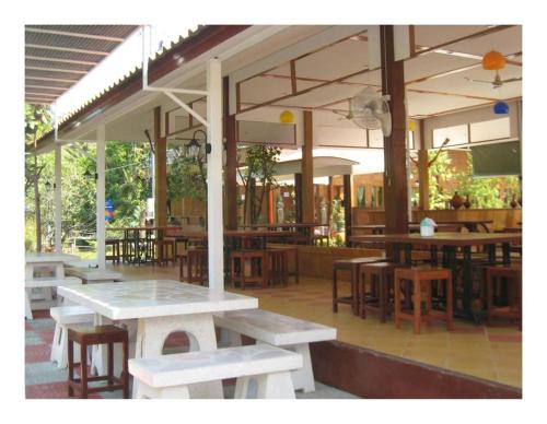 Εστιατόριο ή άλλο μέρος για φαγητό στο Baansuan Amphawan Resort