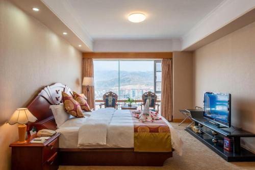 Postel nebo postele na pokoji v ubytování Yichang Three Gorges Project Hotel