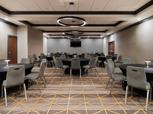 Zona business o sala conferenze di Holiday Inn & Suites Orlando - I-Drive - Theme Parks by IHG