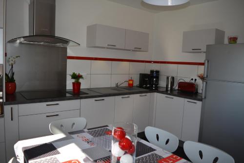 Dapur atau dapur kecil di Gîte La Cabotte Rullyotine