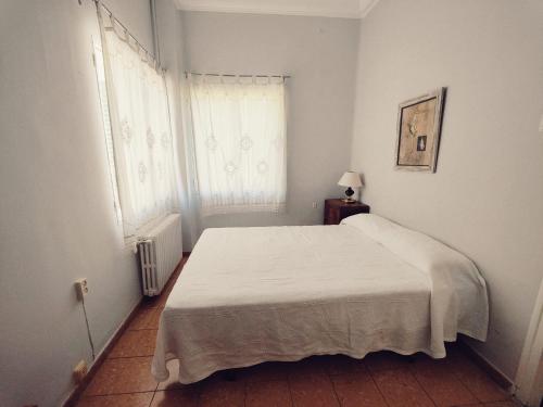 a bedroom with a white bed and a window at Casa El Rozado in Piedralaves