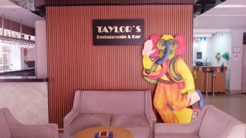 a large statue of a woman standing in a lobby at Radisson Diamond Barranquilla in Barranquilla