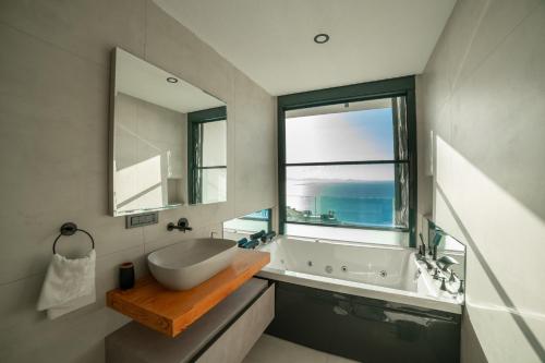 Ένα μπάνιο στο Villa Atlantic Private Pool