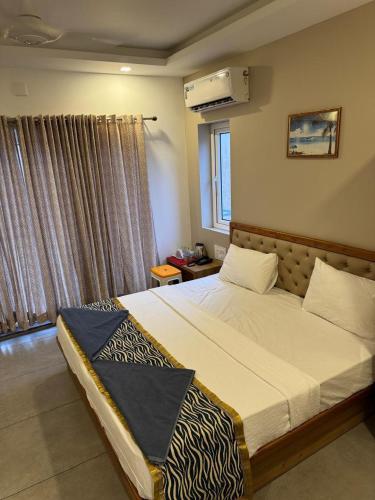 a bedroom with a bed and a window at The Sea by Club Travalet in Alleppey