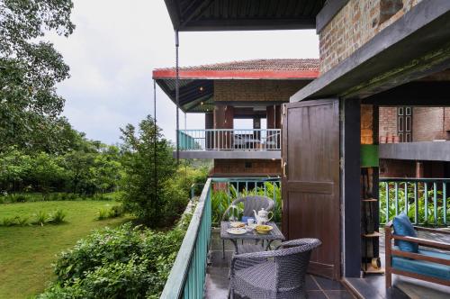 Un balcón o terraza en SaffronStays Jharokha