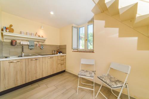 a kitchen with two chairs and a sink at Agriturismo Le Terre di Veneré in Acciaroli
