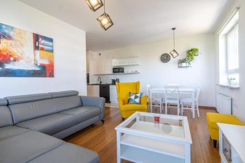 Urban Chic Apartment by Bookinghost