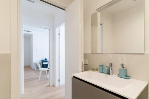 GuestHost - Cozy Apartment X4 in Navigli District