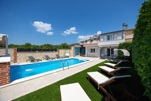 Villa Vision with Heated Pool & Jacuzzi in Sestanovac