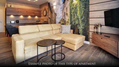 a living room with a couch and a table at Norweska Dolina Family&Pet-friendly Resort in Szklarska Poręba