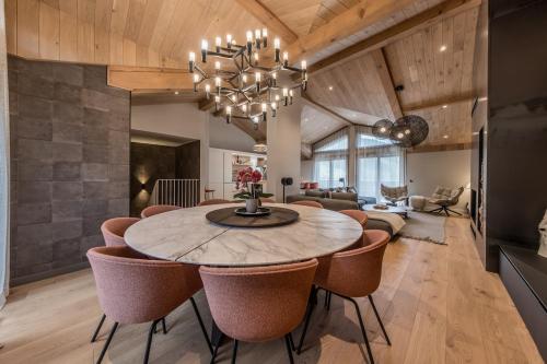 Area soggiorno di Chalet Rosoire Courchevel 1650 Bed&Breakfast