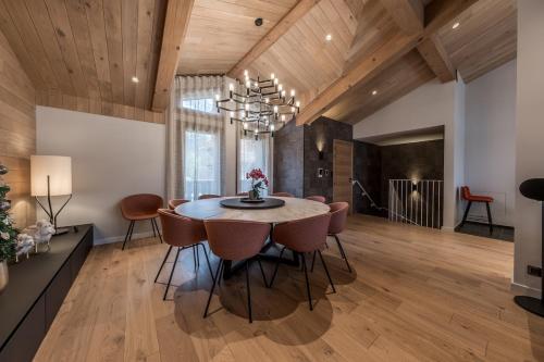 Area soggiorno di Chalet Rosoire Courchevel 1650 Bed&Breakfast