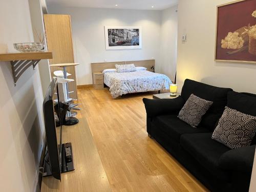 a living room with a couch and a bed at Estudios Blanmart in Santander