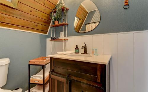 Koupelna v ubytování Cozy Days Hideaway - Modern rustic vibes mountain views