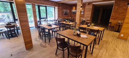 Hotel Rustikalにあるレストランまたは飲食店