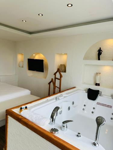 Televisyen dan/atau pusat hiburan di Sapanca Paradise Hotel