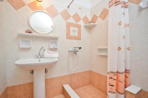 Koupelna v ubytování Naxos Filoxenia Hotel