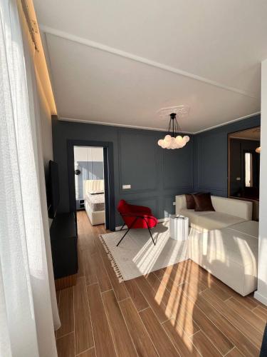 The Golden Luxury Downtown (Two)