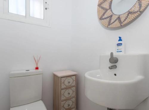 3-Min Walk to Beach , Pool , Estepona , 3BR