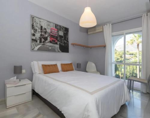 3-Min Walk to Beach , Pool , Estepona , 3BR
