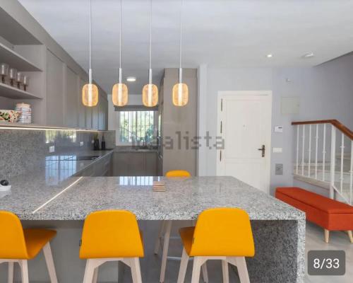 3-Min Walk to Beach , Pool , Estepona , 3BR