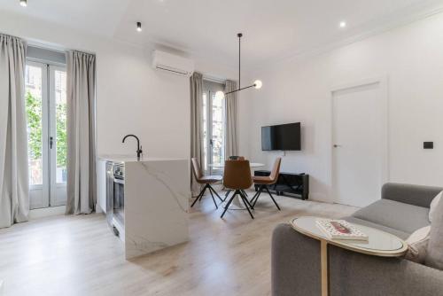 Luz y diseño en Malasaña, Piso céntrico y nuevo