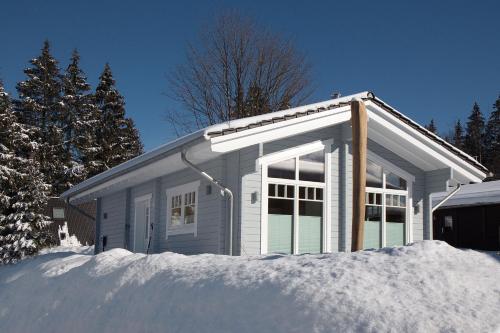 a small house with snow in front of it at Haus beim See in Clausthal-Zellerfeld