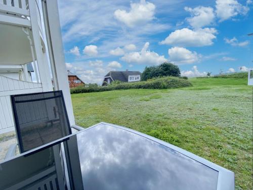 O grădină în afara Haus Rügenscher Bodden Whg 03 mit Meerblick