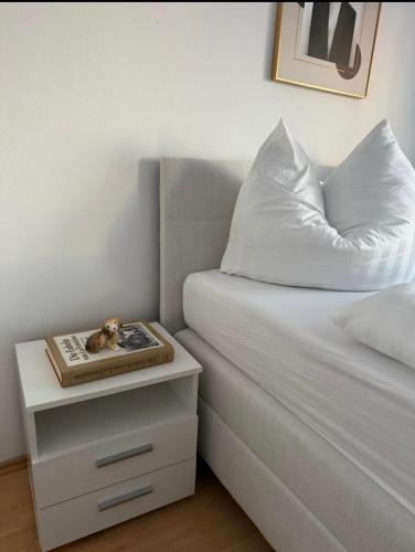 Postel nebo postele na pokoji v ubytování Appartmentshaus Vlora 2 App 1