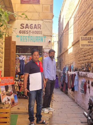 Huéspedes de Sagar Guest House