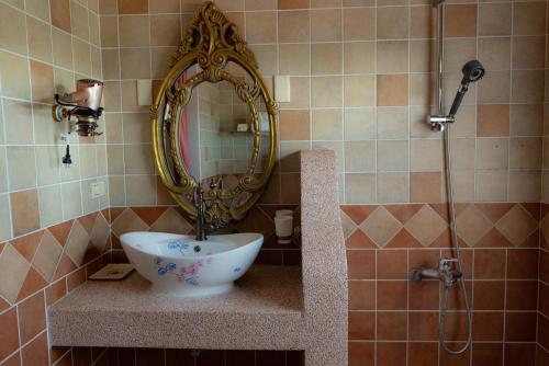 Ein Badezimmer in der Unterkunft 英格蘭小古堡England Castle
