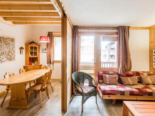 Duplex cosy 6 pers à 150m des pistes avec parking gratuit, balcon, appareils à raclette et fondue - FR-1-329-86