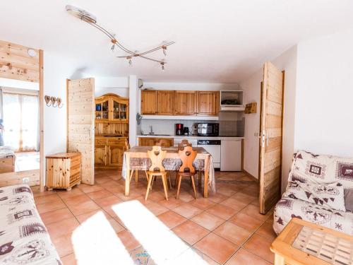 Appartement Charmant pour 5 Pers. à Montchavin, 2 Balcons, Proche Pistes, Parking Gratuit