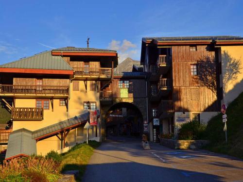 Studio rénové Montchavin proche commerces, pistes, avec balcon