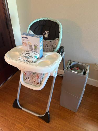 a hello kitty high chair with a box on it at ❤PiH❤MAJESTIC OCEANOcean Views Stunning Mauna Kea Resort Best Beaches Bikes in Hapuna Beach