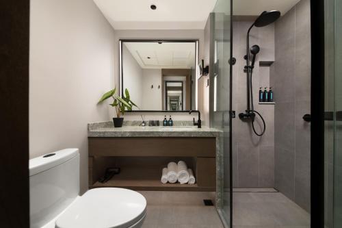 Ένα μπάνιο στο Shanghai Jiading New Town Suisse Place Apartment Hotel