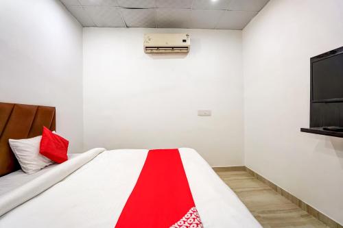 Μια τηλεόραση ή/και κέντρο ψυχαγωγίας στο Hotel O Aashirvad