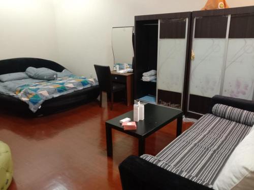 Ένα ή περισσότερα κρεβάτια σε δωμάτιο στο Master Bedroom Villa Damansara near IOI Damansara Mall