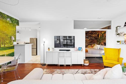 a living room with a couch and a kitchen at Bespoke & Connected A Sepal Stay in Perth