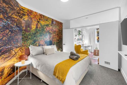 Postel nebo postele na pokoji v ubytování Bespoke East Perth - Sleeps 2 - Superior Wifi