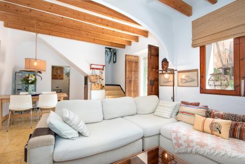 a living room with a white couch and a table at Ca Na Mon in Ses Salines