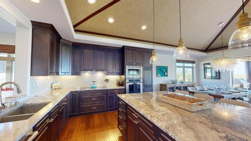 Dapur atau dapur kecil di HAWAIIAN DESTINY Spacious Detached KaMilo 4BR with Heated Pool and Spa