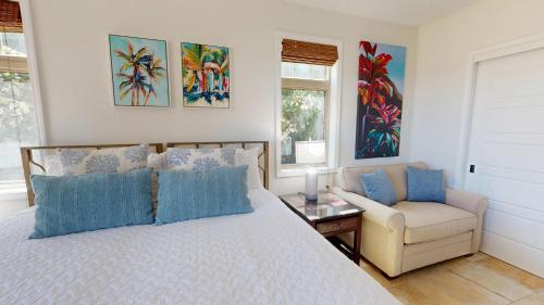 Katil atau katil-katil dalam bilik di HAWAIIAN DESTINY Spacious Detached KaMilo 4BR with Heated Pool and Spa