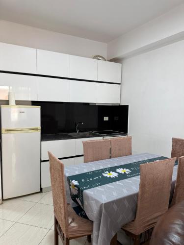 Кухня или мини-кухня в Albas Home
