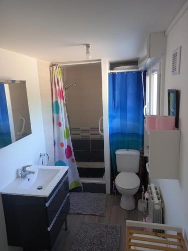 Koupelna v ubytování Apartment in Surzur
